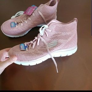 skwchers sport shoes